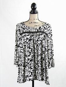 Ava James 3x Black and White Floral Top